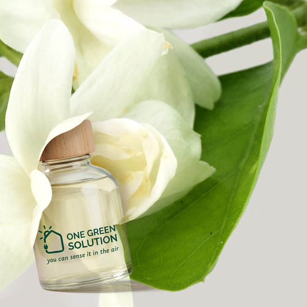White Tea Signature Scent oil bottle with soft white flowers and green leaves
